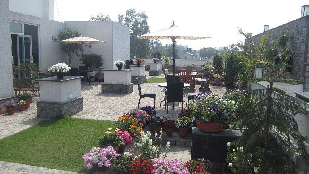 Mantra Amaltas Otel Yeni Delhi Dış mekan fotoğraf