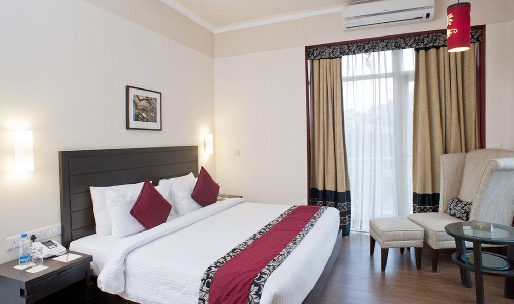 Mantra Amaltas Otel Yeni Delhi Dış mekan fotoğraf